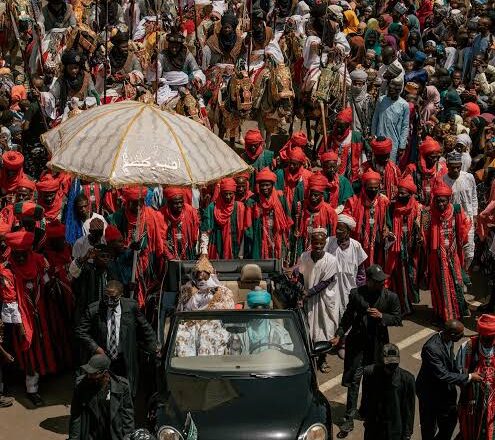 Dogaran Sarkin Katsina Sun Fasa Ƙofa a Bikin Ɗiyar Gwamna Dikko Raɗɗa
